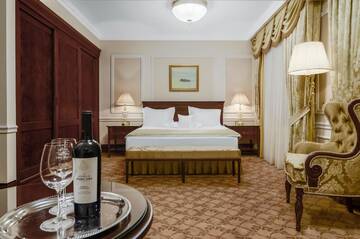 Фотографии Отель Nobil Luxury Boutique Hotel г. Кишинёв (Молдова) №2 Фото Отель Nobil Luxury Boutique Hotel г. Кишинёв 2
