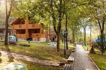 Фотографии Отель Sky Land Camping & Resort г. Кишинёв (Молдова) №1 Фото Отель Sky Land Camping & Resort г. Кишинёв 1