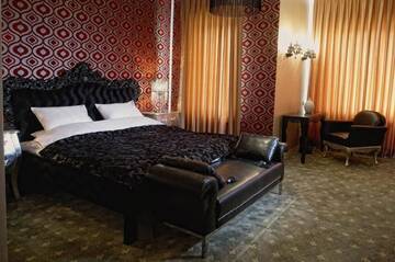 Фото номера Двухместный номер бизнес-класса с 1 кроватью Отель Weekend Boutique Hotel г. Кишинёв 16
