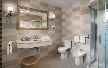 Фото номера Двухместный номер бизнес-класса с 1 кроватью Отель Weekend Boutique Hotel г. Кишинёв 8