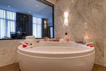 Фото номера Люкс «Премьер» Отель Radisson Blu Leogrand Hotel г. Кишинёв 2