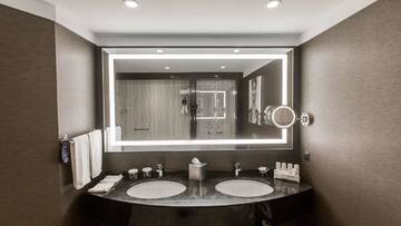 Фото номера Полулюкс Отель Radisson Blu Leogrand Hotel г. Кишинёв 2