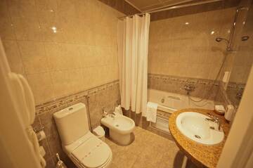 Фото номера Представительский люкс Отель Jolly Alon Hotel г. Кишинёв 3