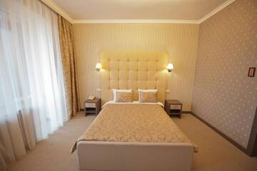 Фото номера Двухместный номер Делюкс с 1 кроватью Отель Jolly Alon Hotel г. Кишинёв 6