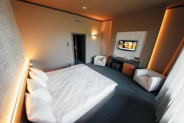 Фото номера Двухместный номер Делюкс с 1 кроватью Отель Jolly Alon Hotel г. Кишинёв 10