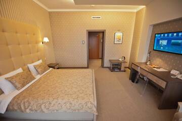 Фото номера Двухместный номер Делюкс с 1 кроватью Отель Jolly Alon Hotel г. Кишинёв 12