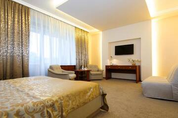 Фото номера Двухместный номер Делюкс с 1 кроватью Отель Jolly Alon Hotel г. Кишинёв 14