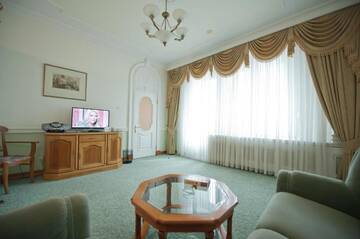 Фото номера Люкс Отель Jolly Alon Hotel г. Кишинёв 2