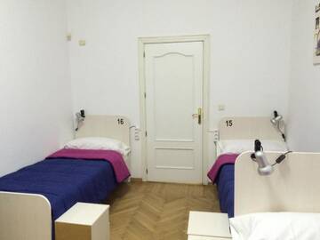 Фото номера Кровать в общем номере для мужчин Хостелы Suisse Hostel г. Кишинёв 3