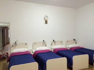 Фото номера Кровать в общем 8-местном номере для мужчин и женщин Хостелы Suisse Hostel г. Кишинёв 6