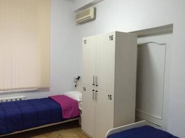 Фото номера Кровать в общем номере для мужчин Хостелы Suisse Hostel г. Кишинёв 5