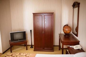 Фото номера Стандартный двухместный люкс с 1 кроватью Отель Vila Muntenia Hotel г. Кишинёв 3