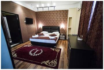 Фото номера Улучшенный двухместный номер с 1 кроватью Отель Iris Hotel г. Кишинёв 2