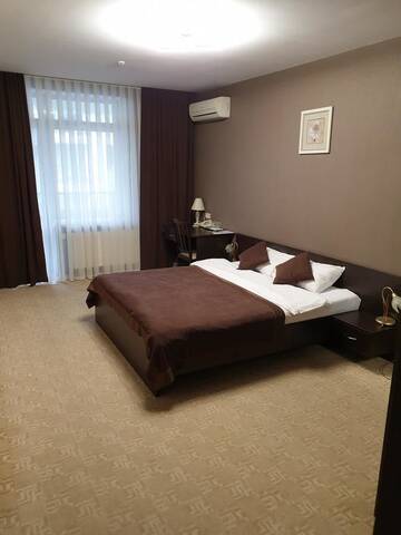 Фото номера Двухместный номер Делюкс с 1 кроватью и балконом Отель TipTop Hotel г. Кишинёв 2