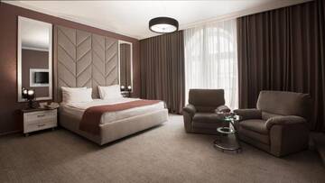 Фото номера Номер с кроватью размера «king-size» и балконом - Для некурящих Отель Flowers Hotel г. Кишинёв 2
