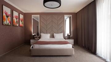 Фото номера Номер с кроватью размера «king-size» и балконом - Для некурящих Отель Flowers Hotel г. Кишинёв 5
