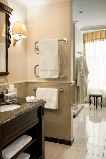 Фото номера Представительский люкс Отель Nobil Luxury Boutique Hotel г. Кишинёв 3