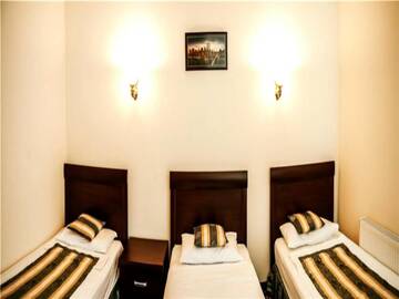 Фото номера Улучшенный трехместный номер Отель Manhattan Hotel &amp; Restaurant г. Кишинёв 5