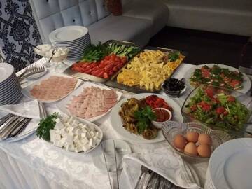 Фото номера Улучшенный трехместный номер Отель Manhattan Hotel &amp; Restaurant г. Кишинёв 2