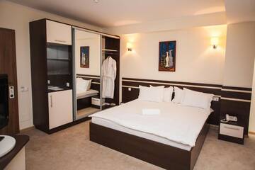 Фото номера Улучшенный двухместный номер с 1 кроватью Отель Jazz Hotel г. Кишинёв 8