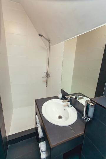 Фото номера Апартаменты с 2 спальнями Отель Shadow Boutique Hotel &amp; Spa г. Кишинёв 7
