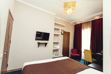 Фото номера Двухместный номер эконом-класса с 1 кроватью Отель Shadow Boutique Hotel &amp; Spa г. Кишинёв 3