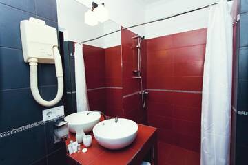 Фото номера Стандартный двухместный номер с 1 кроватью Отель Shadow Boutique Hotel &amp; Spa г. Кишинёв 3