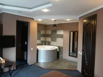 Фото номера Люкс с балконом Отель Shadow Boutique Hotel &amp; Spa г. Кишинёв 3