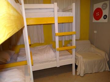 Фото номера Кровать в общем 4-местном номере для мужчин и женщин Хостелы Chill Hostel Кишинев г. Кишинёв 6
