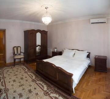 Фото номера Вилла с 3 спальнями Виллы Villa Romantica on Vlaicu-Pircalab г. Кишинёв 6