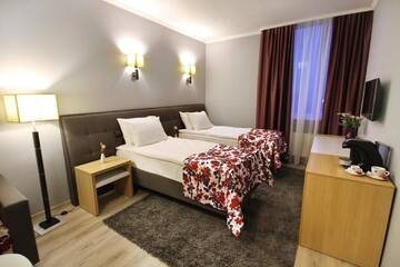 Фото номера Двухместный номер Делюкс с 2 отдельными кроватями Отель City Park Hotel г. Кишинёв 2