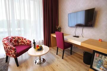 Фото номера Двухместный номер бизнес-класса с 1 кроватью Отель City Park Hotel г. Кишинёв 3