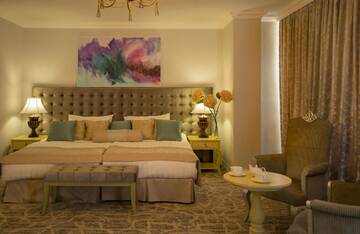 Фото номера Люкс с кроватью размера «king-size» Отель Bristol Central Park Hotel г. Кишинёв 5