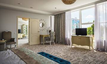 Фото номера Люкс с кроватью размера «king-size» Отель Bristol Central Park Hotel г. Кишинёв 6