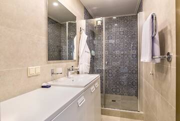 Фото номера Апартаменты Делюкс Отель ZENTRUM Hotel г. Кишинёв 6