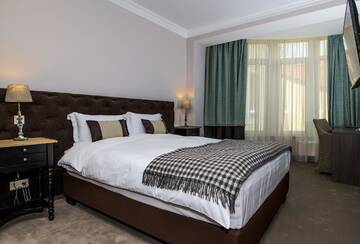 Фото номера Апартаменты Делюкс Отель ZENTRUM Hotel г. Кишинёв 3