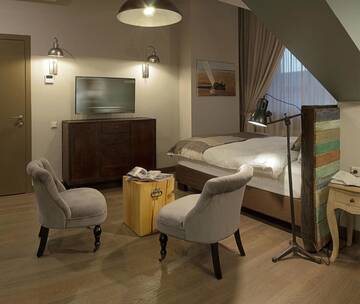 Фото номера Улучшенные апартаменты Отель ZENTRUM Hotel г. Кишинёв 4