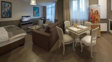 Фото номера Улучшенные апартаменты Отель ZENTRUM Hotel г. Кишинёв 8