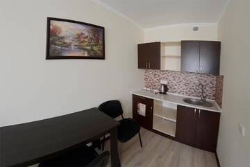 Фото номера Стандартный двухместный номер с 2 отдельными кроватями Отель Vila LoLo г. Кишинёв 3