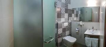 Фото номера Стандартный двухместный номер с 2 отдельными кроватями Отель Wine Hotel Chisinau г. Кишинёв 6