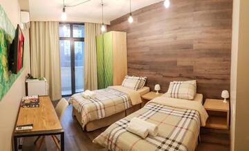 Фото номера Стандартный двухместный номер с 2 отдельными кроватями Отель Wine Hotel Chisinau г. Кишинёв 4