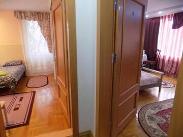 Фото номера Номер Делюкс с 2 кроватями размера «queen-size» Гостевой дом The Green Guest House г. Кишинёв 3