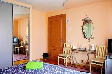 Фото номера Номер Делюкс с 2 кроватями размера «queen-size» Гостевой дом The Green Guest House г. Кишинёв 6