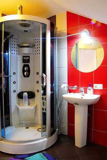 Фото номера Четырехместный номер &quot;Комфорт&quot; Гостевой дом The Green Guest House г. Кишинёв 2