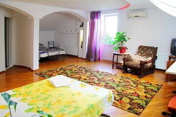 Фото номера Четырехместный номер &quot;Комфорт&quot; Гостевой дом The Green Guest House г. Кишинёв 3