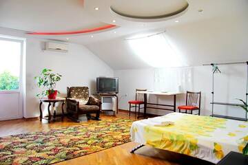 Фото номера Четырехместный номер &quot;Комфорт&quot; Гостевой дом The Green Guest House г. Кишинёв 6