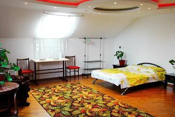 Фото номера Четырехместный номер &quot;Комфорт&quot; Гостевой дом The Green Guest House г. Кишинёв 4