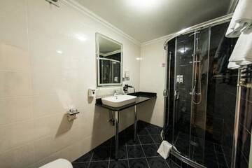 Фото номера Улучшенный двухместный номер с 1 кроватью Отель Mon Ami Villa г. Кишинёв 7