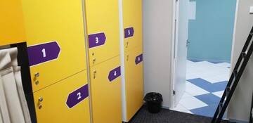 Фото номера Кровать в общем 6-местном номере для женщин Хостелы Hostel City Center г. Кишинёв 10