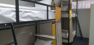 Фото номера Кровать в общем номере для женщин с 4 кроватями Хостелы Hostel City Center г. Кишинёв 3